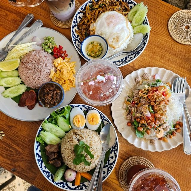 "ทัย" ร้านขนมไทยที่อร่อยสุดๆที่อุทัยธานี 