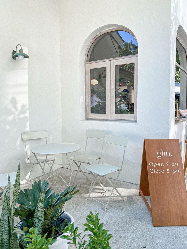 Glin.Cafe - คาเฟ่สไตล์มินิมอล ดีต่อใจ