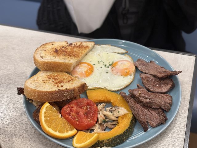 🍝 Gonna 共樂遊 食．旅．生活 (Gonnaeat京站店)：品嚐桃色義大利麵與美味牛排的好去處！🍖🥗