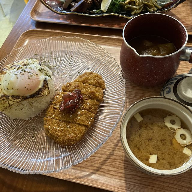 荔枝角工廈Cafe，高質日式家庭料理