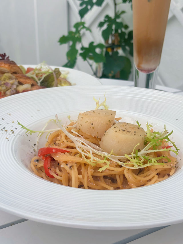 元朗新Cafe開業，必試巨型牛角包及玫瑰風味飲品
