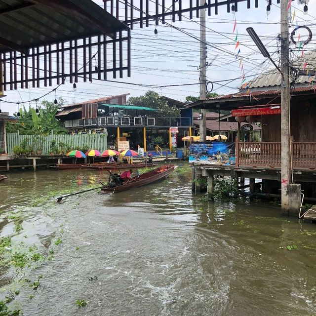 Exploring the Vibrant Floating Markets of Bangkok