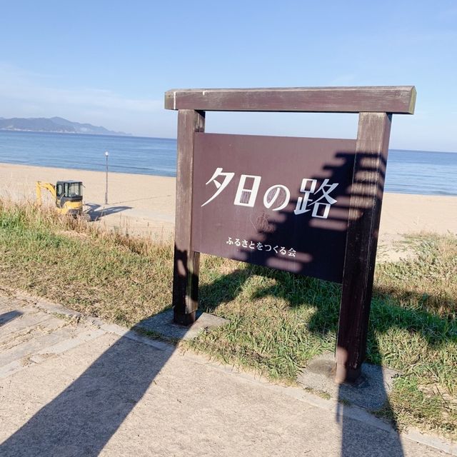 海がそばにあるカフェ