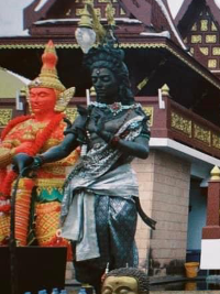 ไหว้ท้าวเวสสุวรรณและพญาครุฑที่วัดโพธิ์ทอง