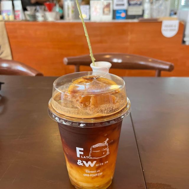 คาเฟ่สไตล์มินิมอล Flatwhite.TH