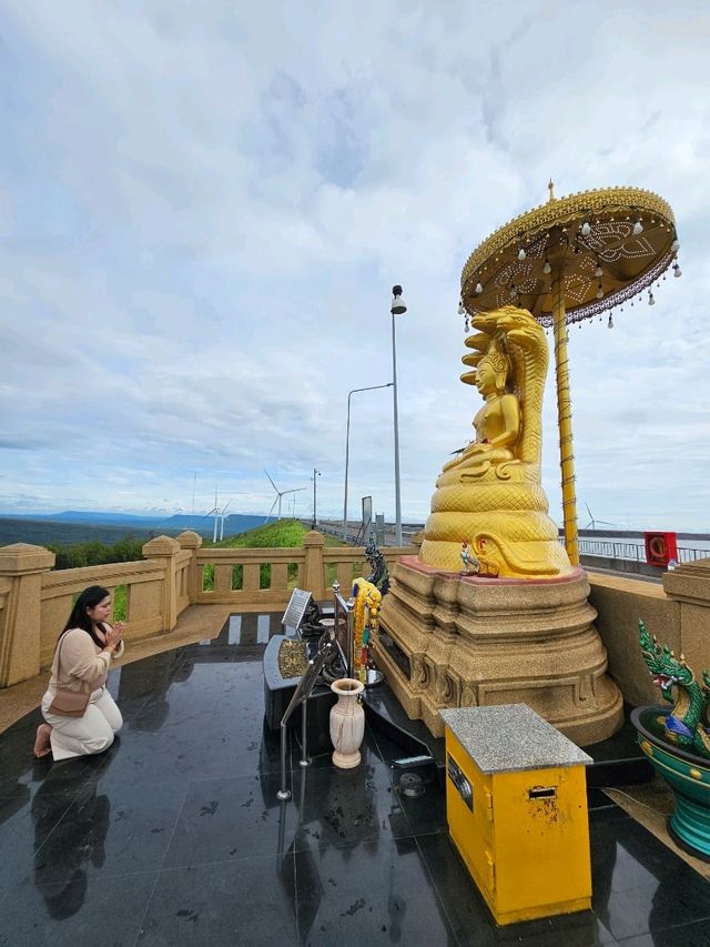 หลวงพ่อ เจ็ดกษัตริย์  เขายายเที่ยง