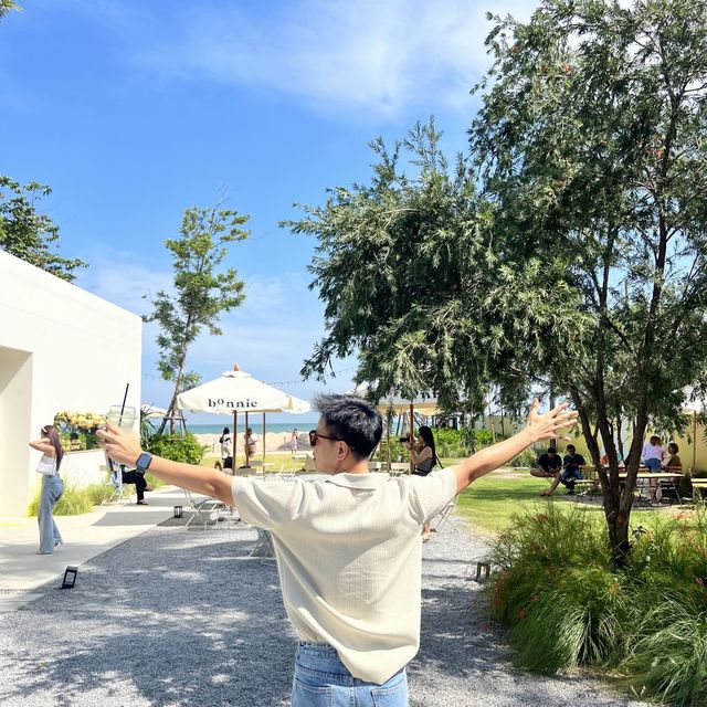 bOnnie on the beach คาเฟ่ริมทะเล หาดชะอำ หัวหิน