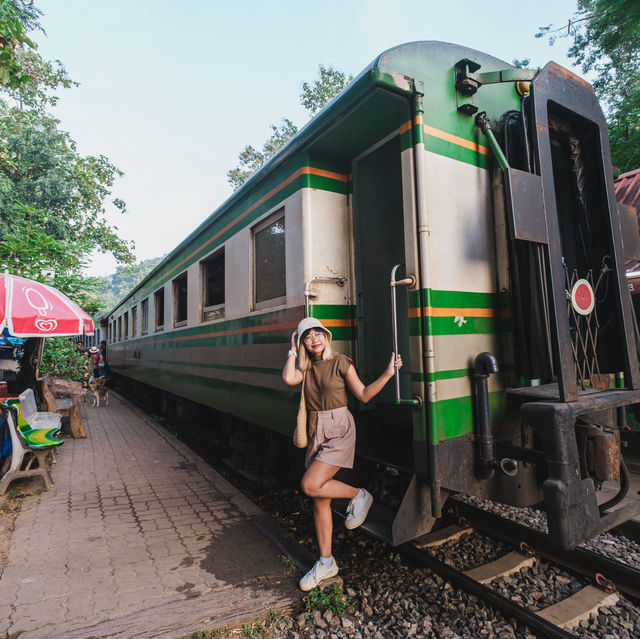 นั่งรถไฟสายมรณะ ล่องแพ | นอนรีสอร์ทวิวสวยกาญจนบุรี