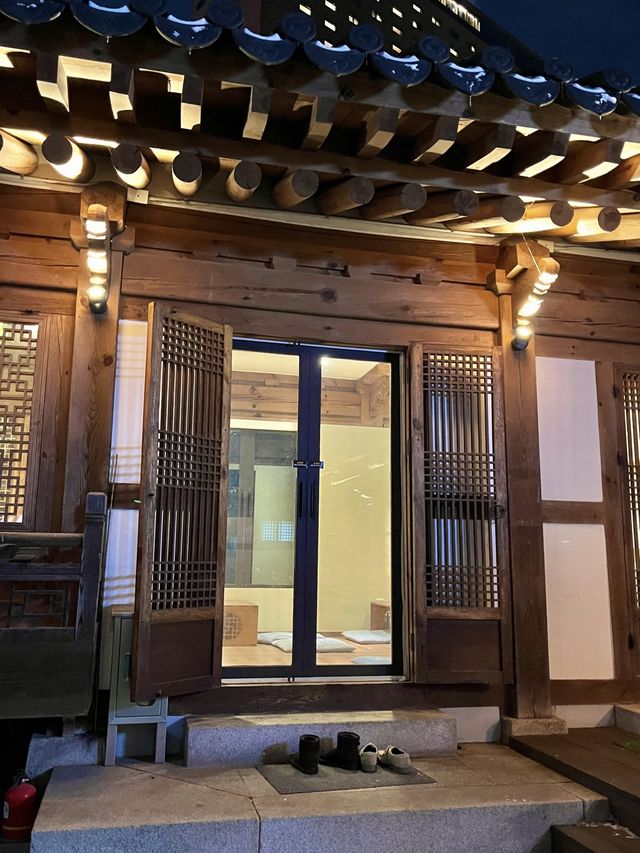 크리스마스 이브에 사람 한 명도 없는 한옥카페