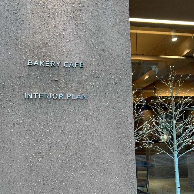 弘大入口駅！朝早くからやっているbakery cafe!