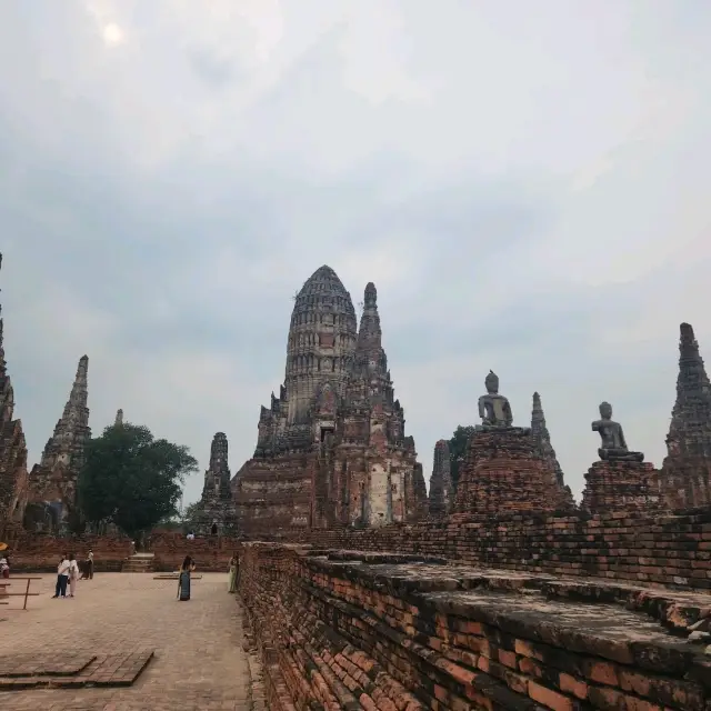 Tour of Ayutthaya Chaiwatthanaram Temple