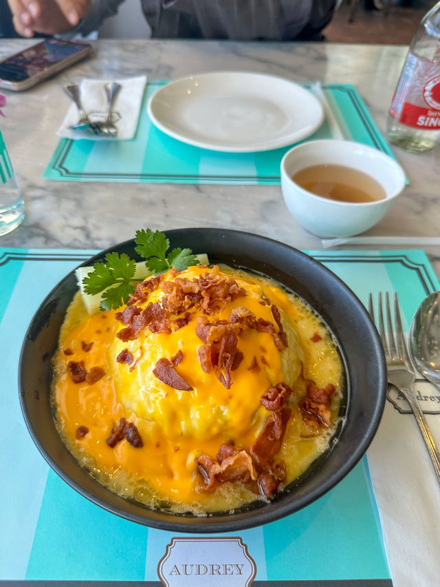 방콕 | 오래된, 그래도 여전히💕 프랑스 빈티지 풍의 카페&레스토랑 오드리