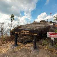 ผาชูธง (Pha Chu Thong  Cliff) จังหวัดพิษณุโลก