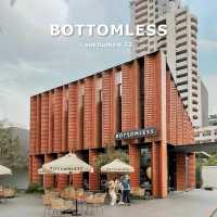 BOTTOMLESS เปิดสาขาใหม่ในซอยสุขุมวิท 33 ร้านสวยมาก
