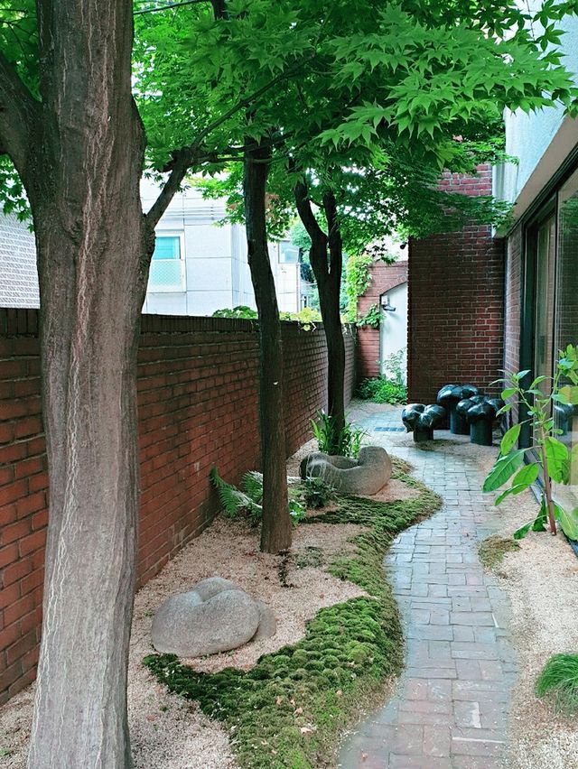 주택가에서 보듬은 조각의 세계, 최만린 미술관