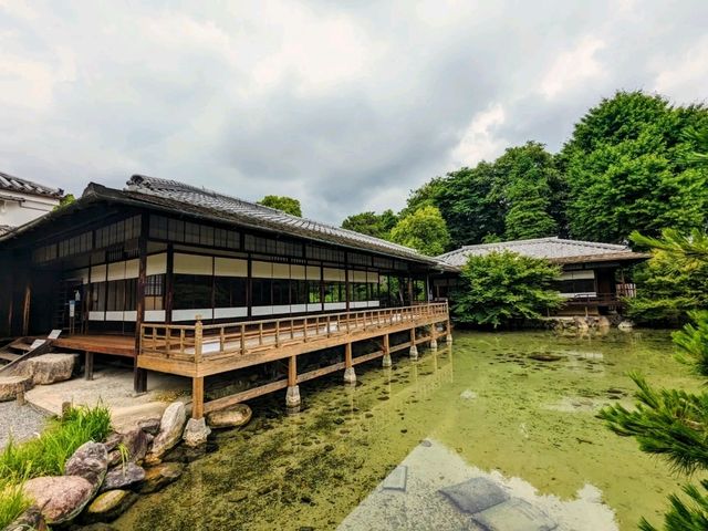 日本京都-能拍到京都塔小橋湖水倒影：涉成園