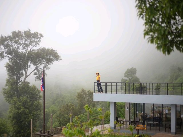 ขุนสถานหน้าฝน
