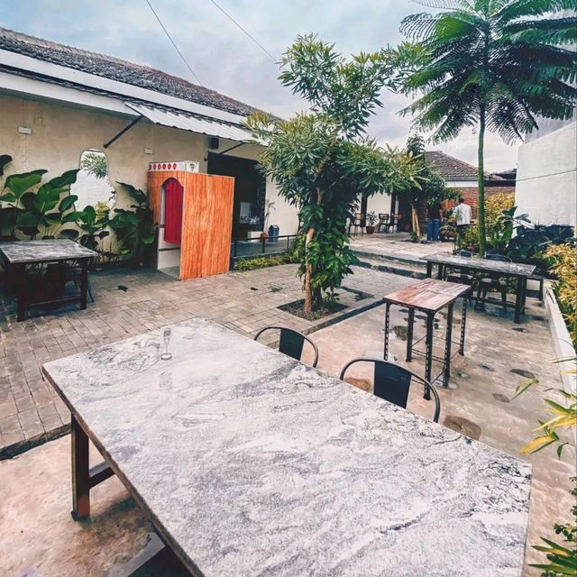 NUJU COFFEE | SUPER COMFORTABLE WITH INDOOR & OUTDOOR,FREE WIFI AND THERE'S ALSO A PHOTOBOOK SPACE