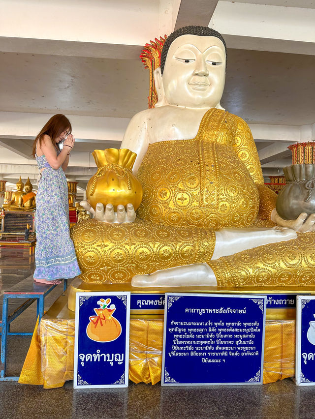 【🇹🇭タイ】穴場スポット！チャチュンサオ県の宝石💎Wat Phrong Akat