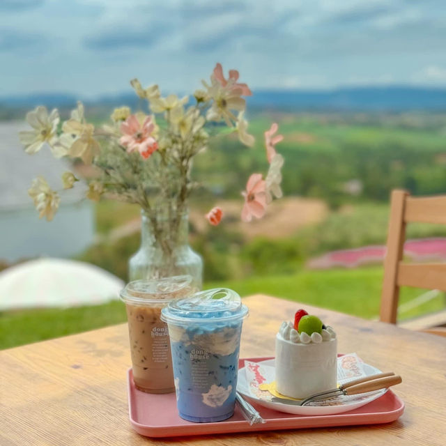 คาเฟ่ลับเขาใหญ่ ตั้งอยู่บนเนินเขา บรรยากาศดี
