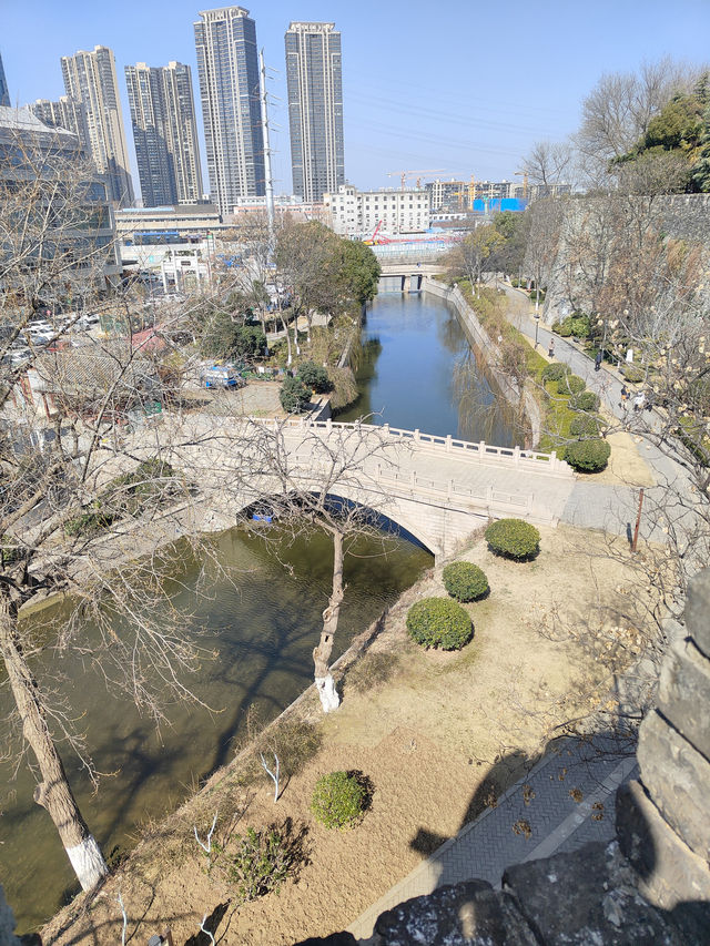 驚鴻閱江樓，登高遠望之