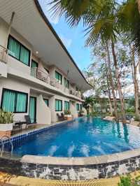 แอทไรซ์ รีสอร์ทสระว่ายน้ำสวยท่ามกลางธรรมชาติ