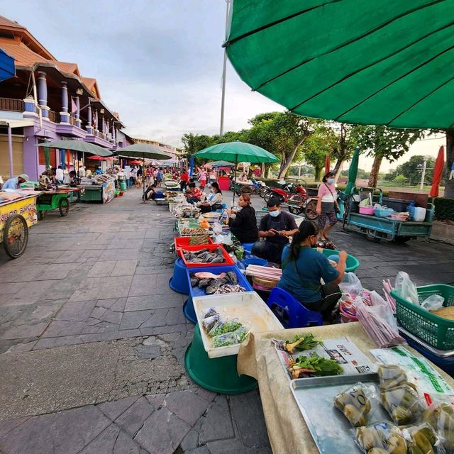 ตลาดเช้าริมน้ำเมืองอุทัยธานี