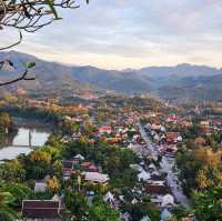 ชมพระอาทิตย์ตก ที่ พระธาตุภูษี สปป.ลาว