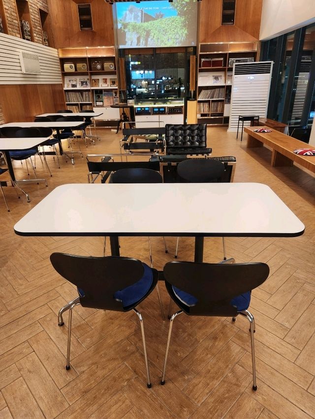 볼거리가 많은 실내데이트장소 카페CW❤️