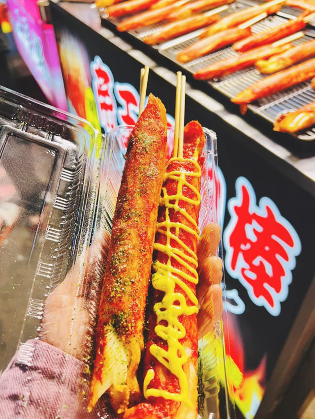 【台灣逢甲夜市】霓虹招牌獨特 賽博感十足🔥 鮮榨木瓜牛奶封神🏖️🏖️