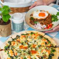 Café Kantary by the Sea