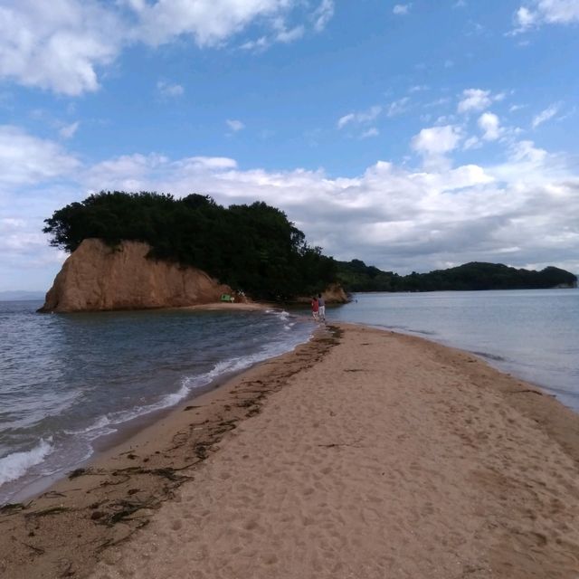 【香川】潮が織りなす幻想の道「小豆島エンジェルロード」
