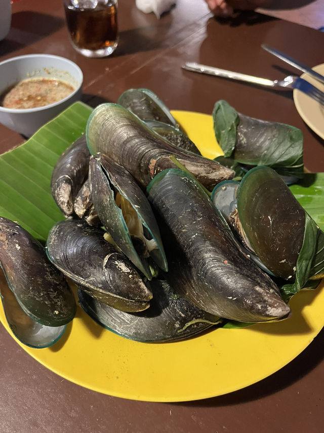 【タイ･プーケット🇹🇭】600円台で絶品シーフードが食べられる！？安く食べるならここのローカル店！