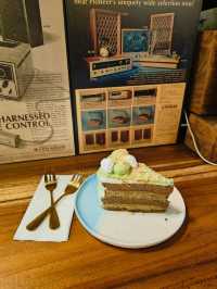 A Retro New Year Gathering Full of Sweet Moments