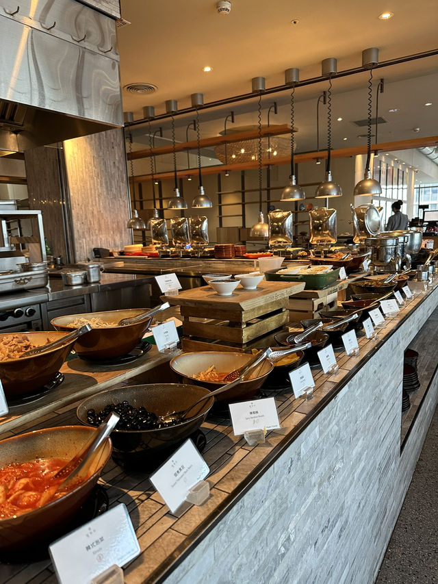 【台北松山】飽覽城市景觀的自助早餐🍴酒店餐廳介紹