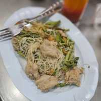 หมี่ผัดกระเฉดที่จริงใจ อร่อยสุดในกรุงเทพ