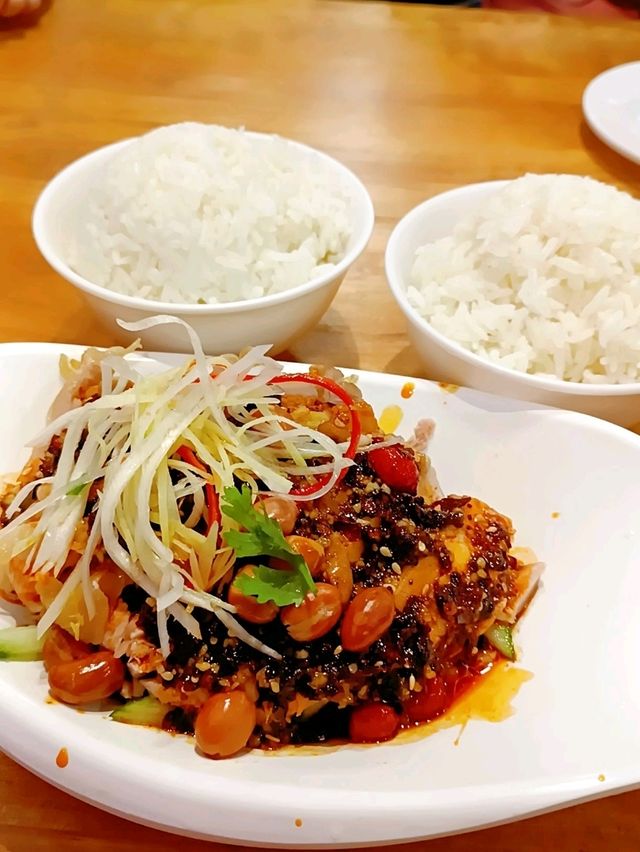 Discover the Culinary Treasures of Singapore's Chinatown: A Food Lover's Paradise!