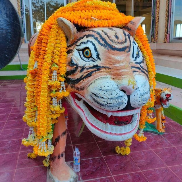 【カンチャナブリー】山頂に佇む黄金の仏像 Wat Tham Suea