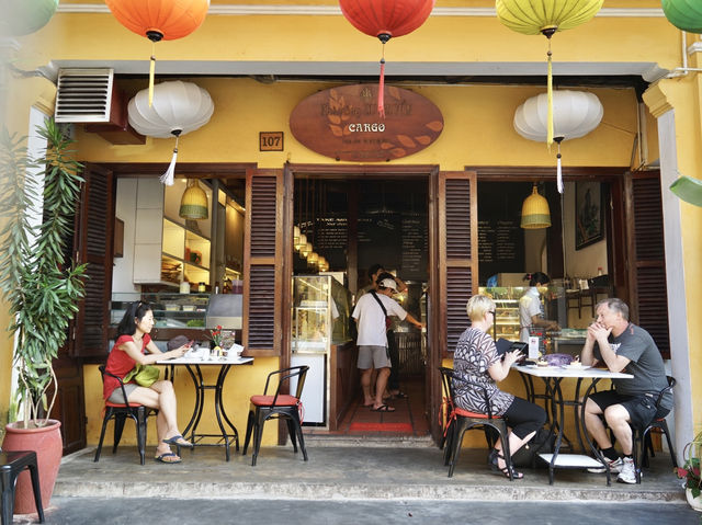 Hoi An specialties at a riverside restaurant🍽️