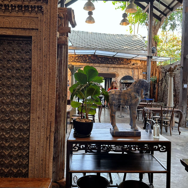 มานั่งคาเฟ่ริมน้ำที่HONG SIENG KONG🏡