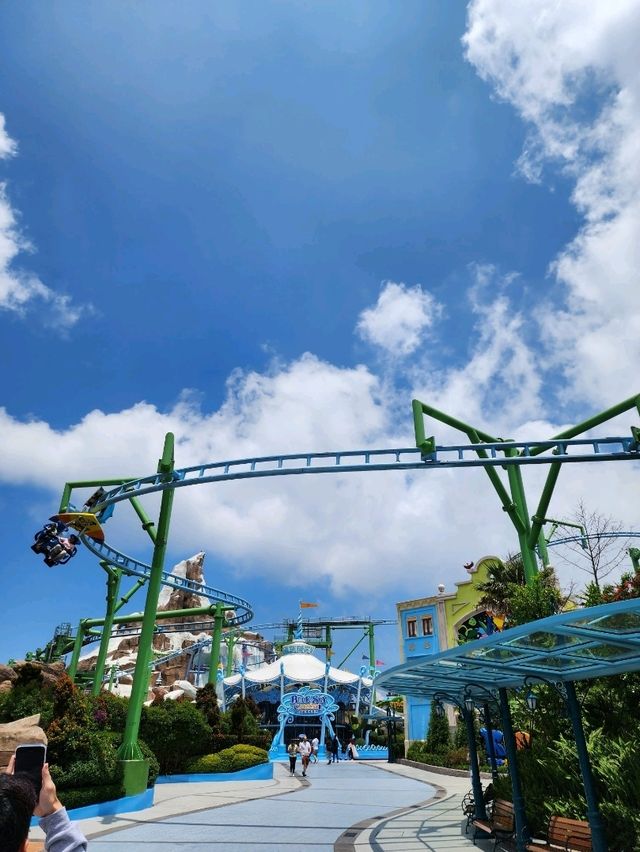 ✨Themepark atop a mountain 