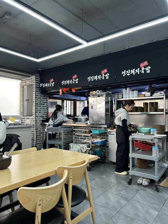 부산 현지인맛집 “영진돼지국밥”🐷
