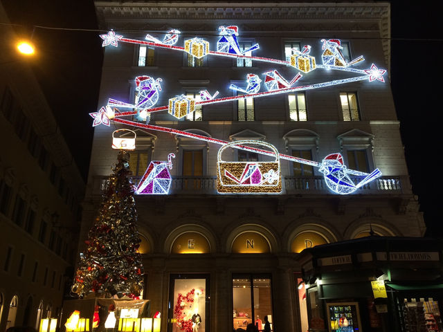 【イタリア・ローマ】旧市街のイルミネーションが素敵