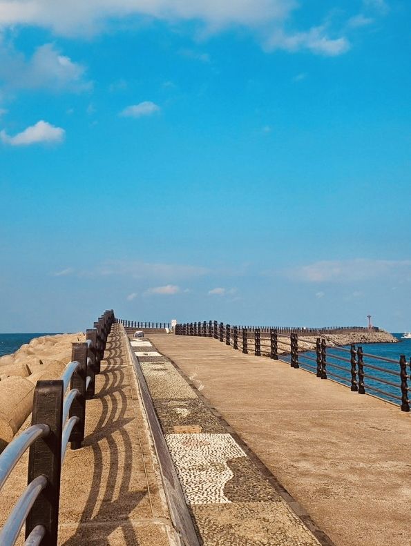 A Romantic Spot to End the Day with Stunning Views 🌊💕