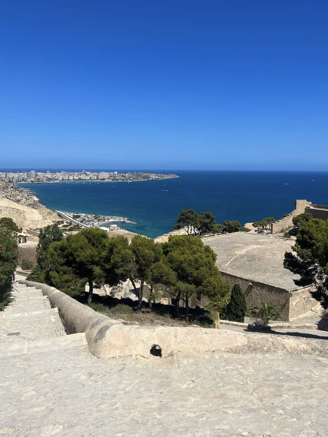 Castell de Santa Bárbara: Alicante’s Fortress in the Sky 