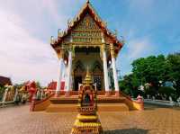 泰國曼谷湄南河畔著名古跡皇家寺廟景點：Wat Sai Mai，金黃色華麗寺廟建築群，適合打卡拍照📸冥想