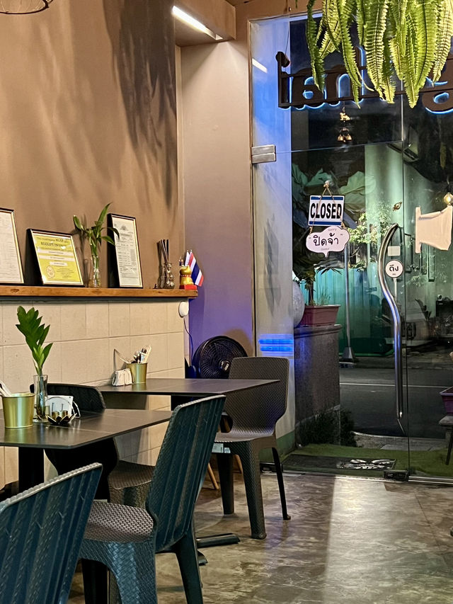 Amazing Thai Food in Manila! Chang Thai