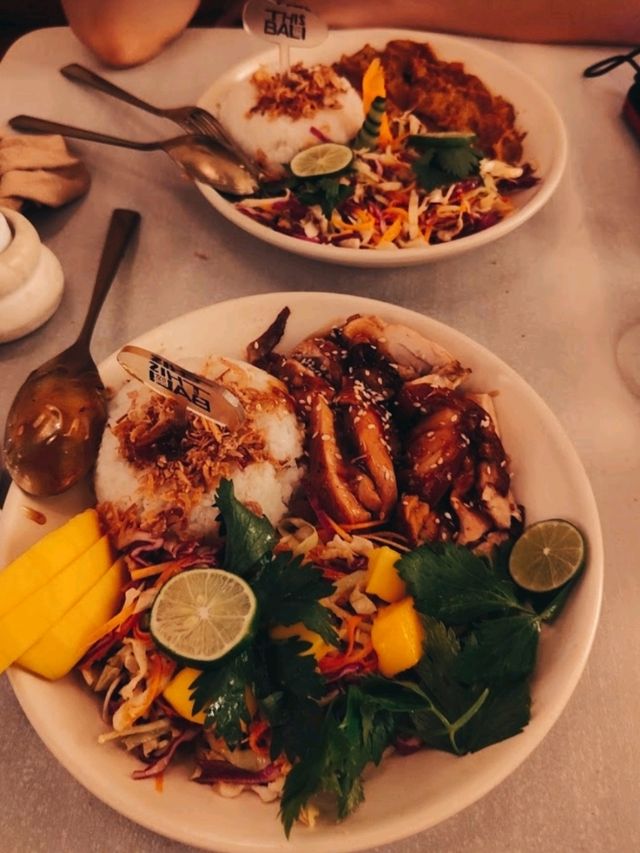 RESTAURANT WITH HEALTHY INGREDIENTS.