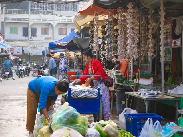 เดินเที่ยวตลาดเช้า หาของกิน พระตะบอง