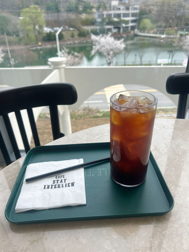 명암저수지 뷰 한눈에! 감성 가득한 스테이인터뷰 카페✨☕